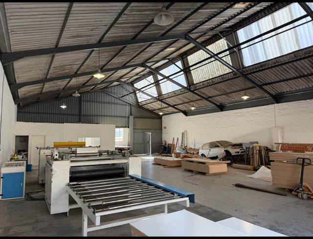 331M² WAREHOUSE TO LET IN GANTS PLAZA